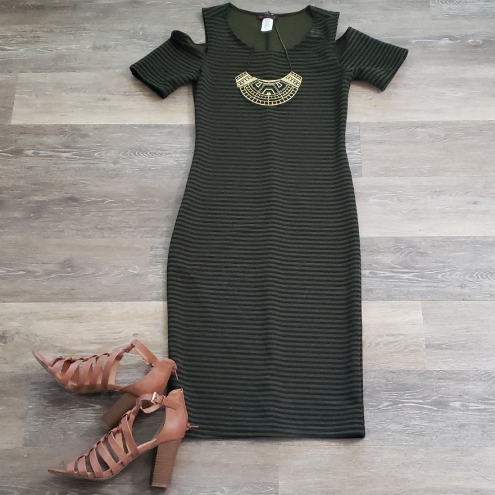 Long Green and Black Body Con Cold Shoulder Small